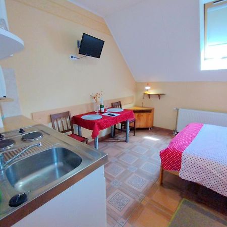 Burg Apartman Гюла Екстериор снимка