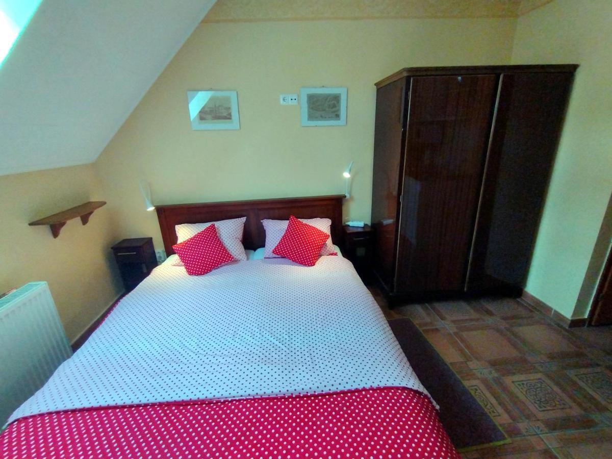 Burg Apartman Гюла Екстериор снимка