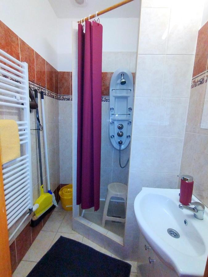 Burg Apartman Гюла Екстериор снимка