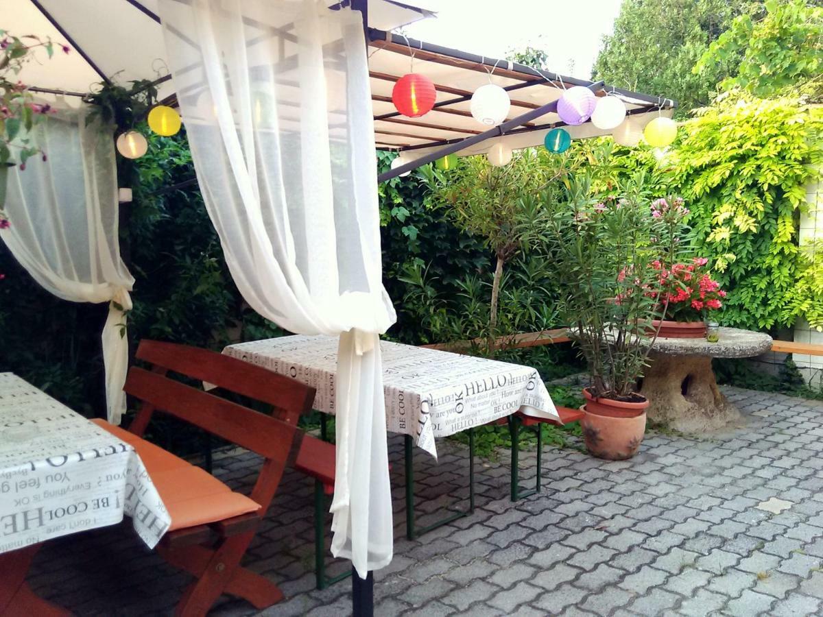 Burg Apartman Гюла Екстериор снимка