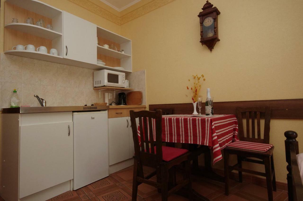 Burg Apartman Гюла Екстериор снимка