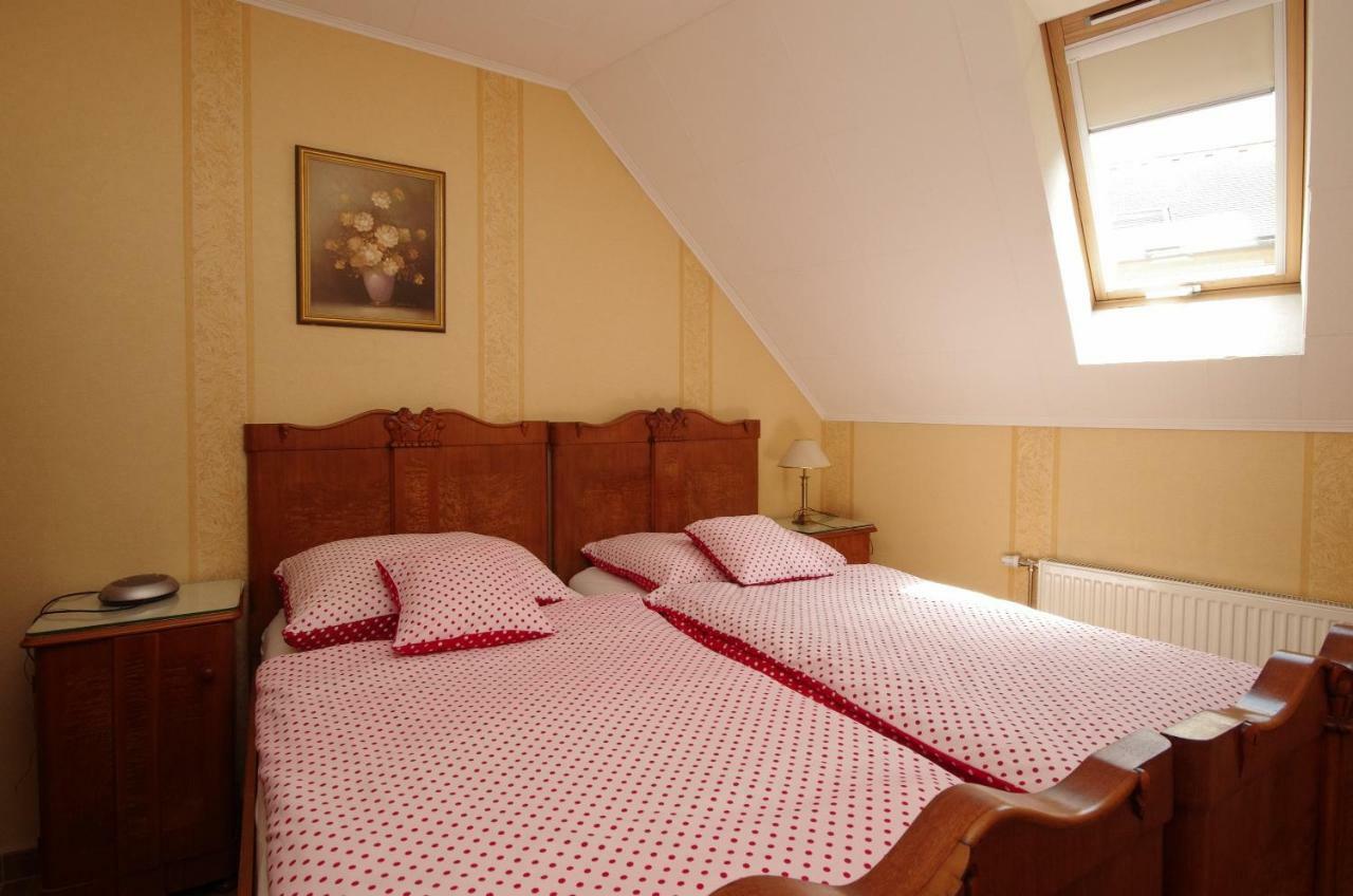 Burg Apartman Гюла Екстериор снимка