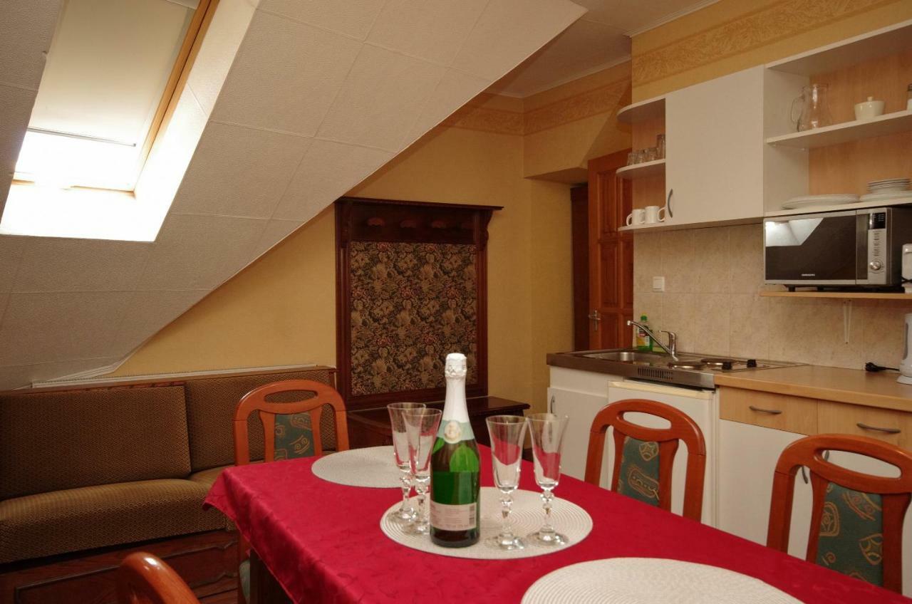 Burg Apartman Гюла Екстериор снимка