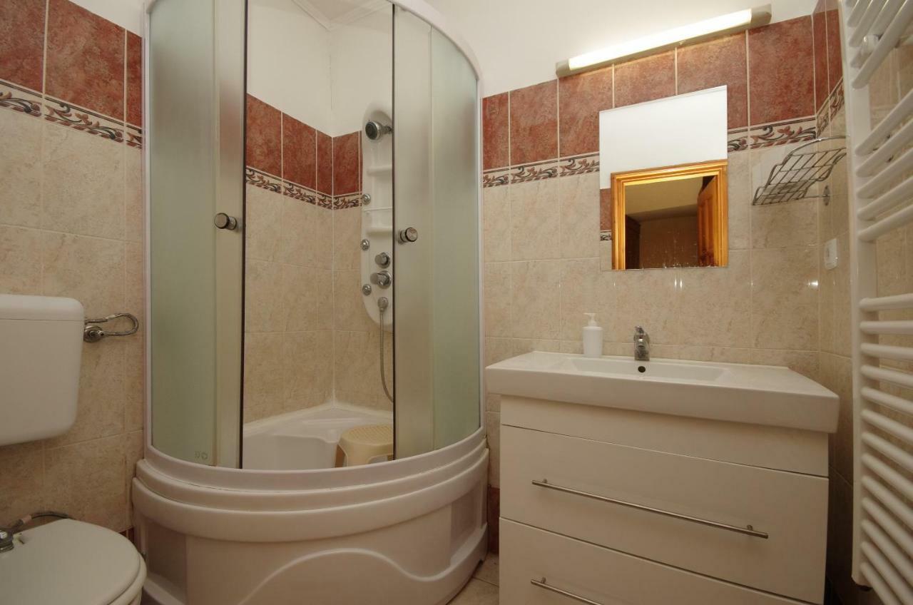 Burg Apartman Гюла Екстериор снимка