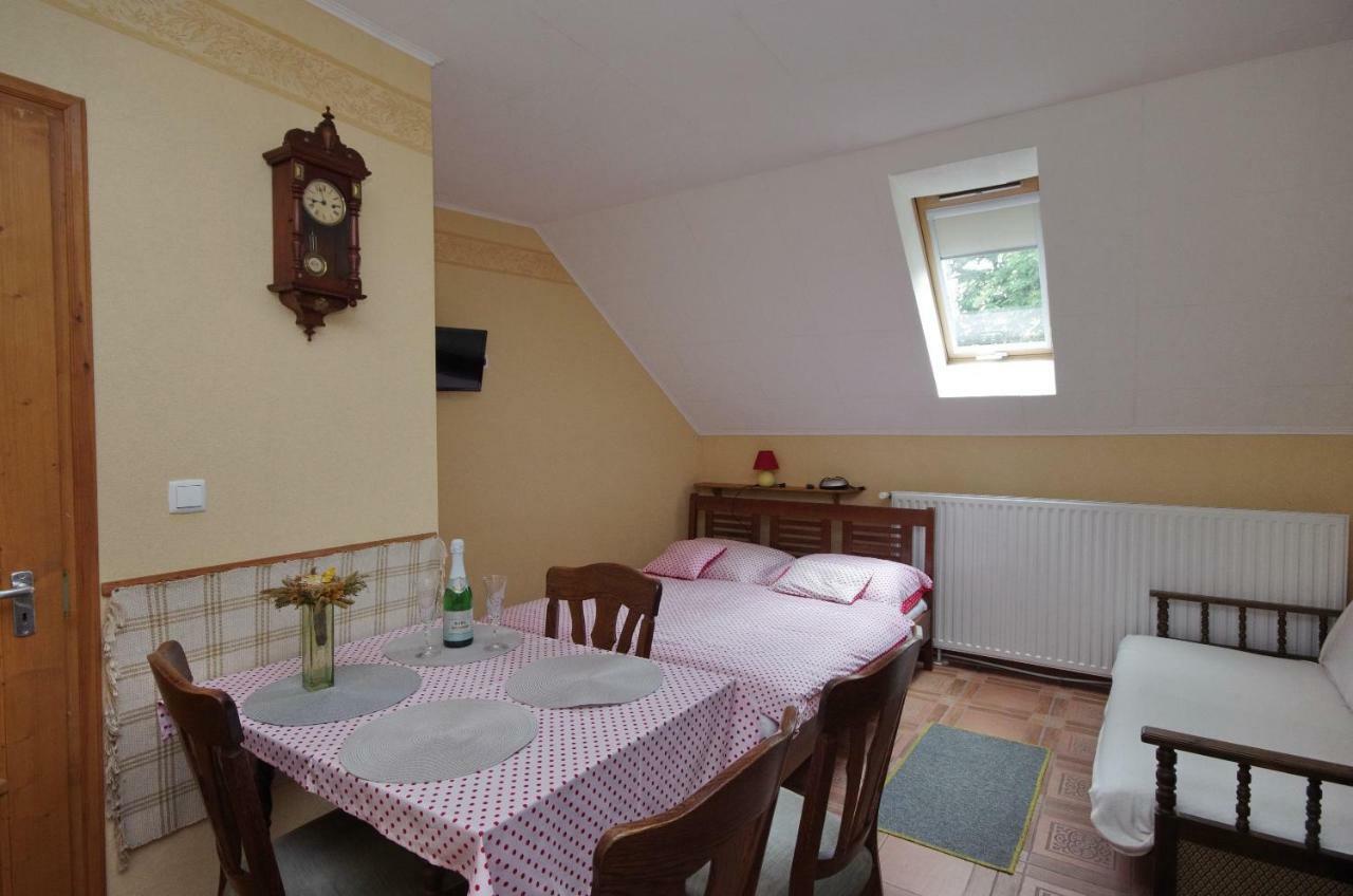 Burg Apartman Гюла Екстериор снимка