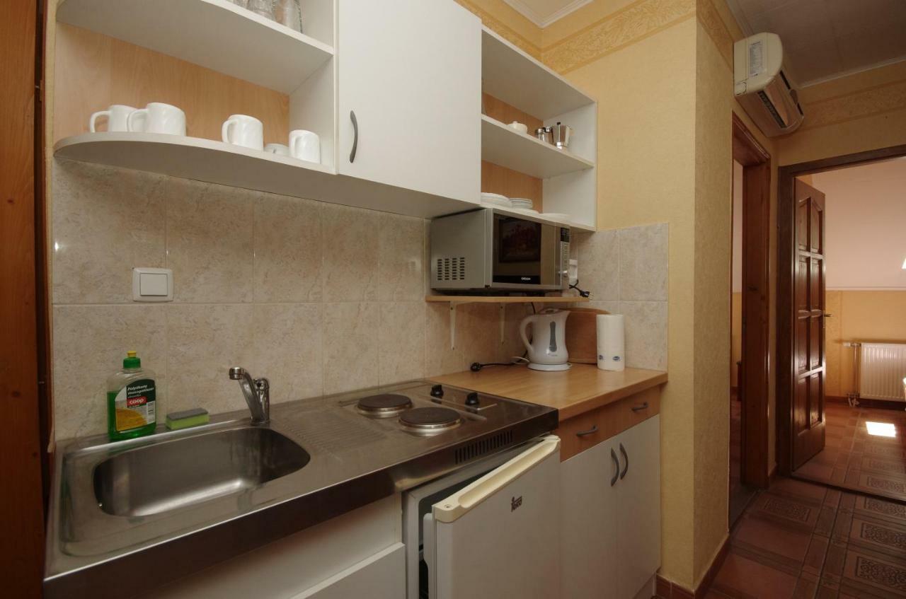 Burg Apartman Гюла Екстериор снимка