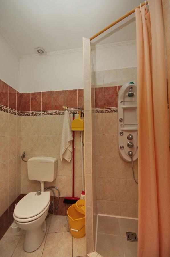 Burg Apartman Гюла Екстериор снимка