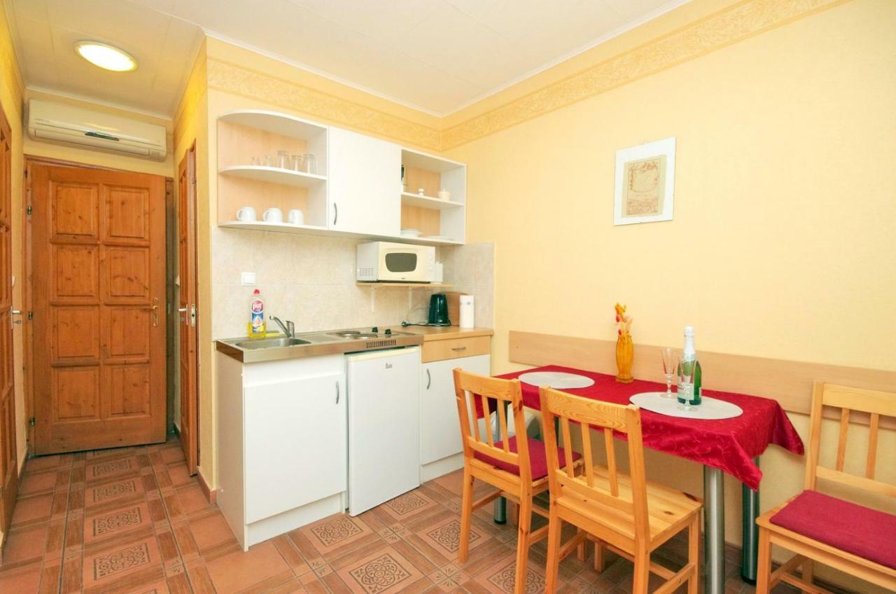 Burg Apartman Гюла Екстериор снимка